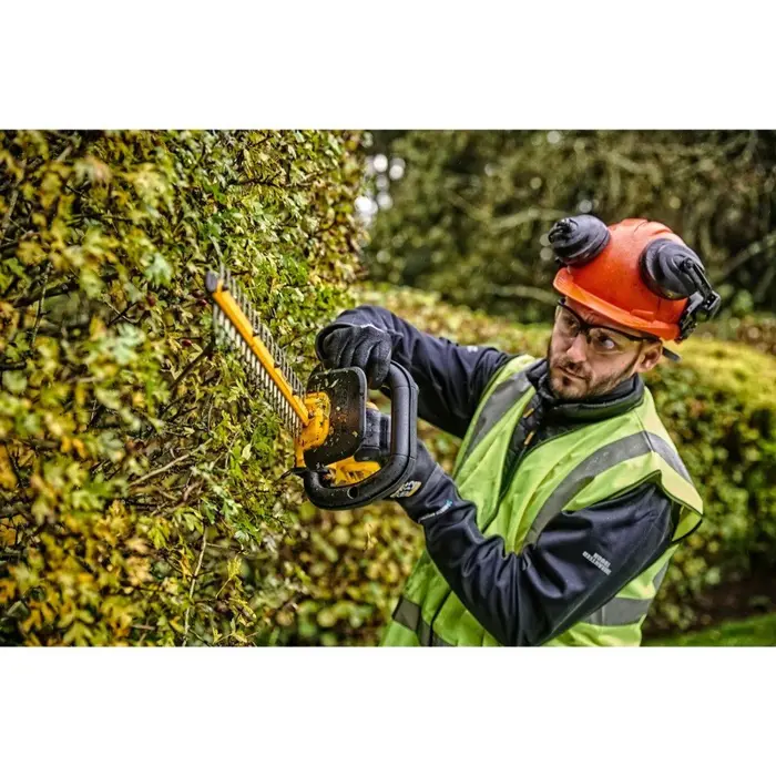 18v-xr-brushless-hedge-trimmer-55cm-carton-58043-wlononwcr0363.webp