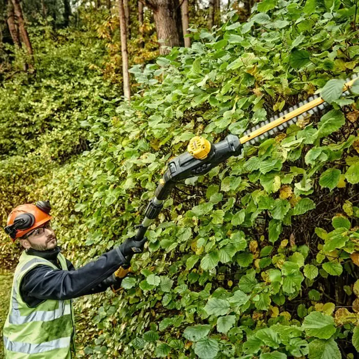 18v-xr-pole-shears-55-boom-up-to-335m-cardboard-62048-wlononwcrcht5.webp