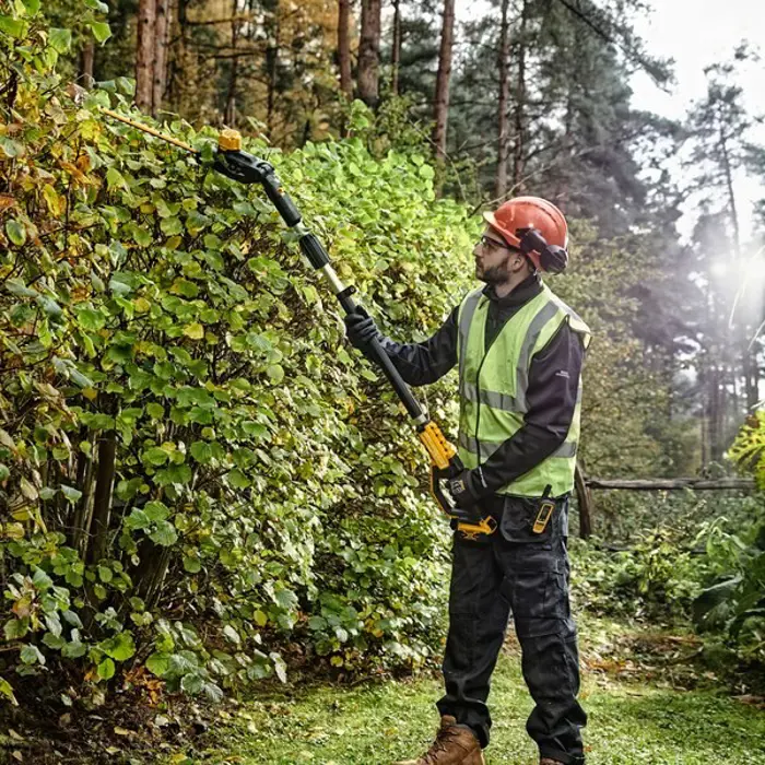 18v-xr-pole-shears-55-boom-up-to-335m-cardboard-72561-wlononwcrcht5.webp