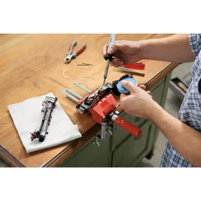 bessey-screw-clamp-s10-red-100mm-incl-2-table-clamps-33343-s10-st-w.webp