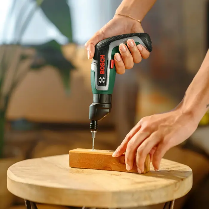bosch-cordless-screwdriver-ixo-7-set-36v-greenblack-li-ion-b-24074-06039e0001-w.webp