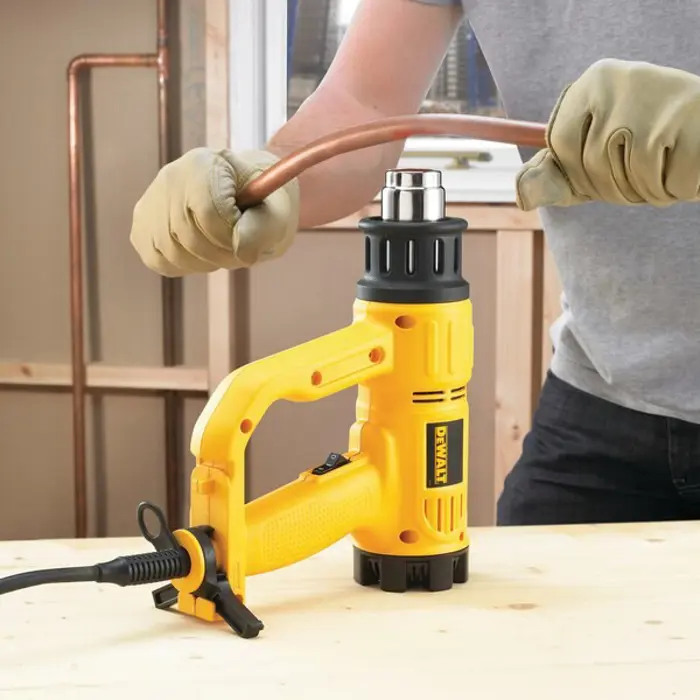 dewalt-d26411-450-lmin-blackyellow-1800-w-9540-wlononwcrbugs.webp