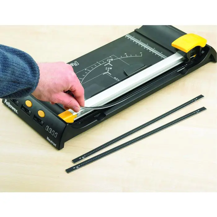 fellowes-set-of-replacement-cutting-strips-for-electron-a3-p-95976-e0005082.webp