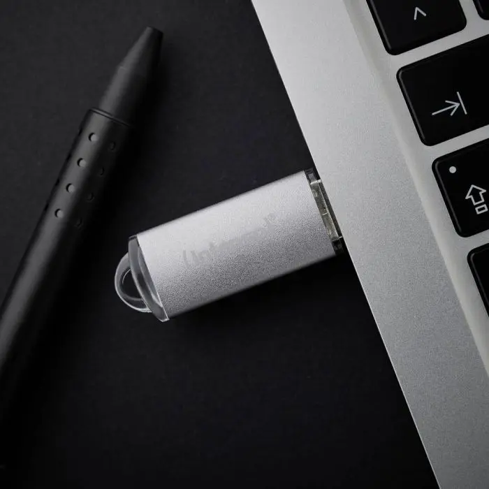 intenso-64gb-jet-line-usb-32-70mbs-memory-stick-grey-55018-e0006756.webp