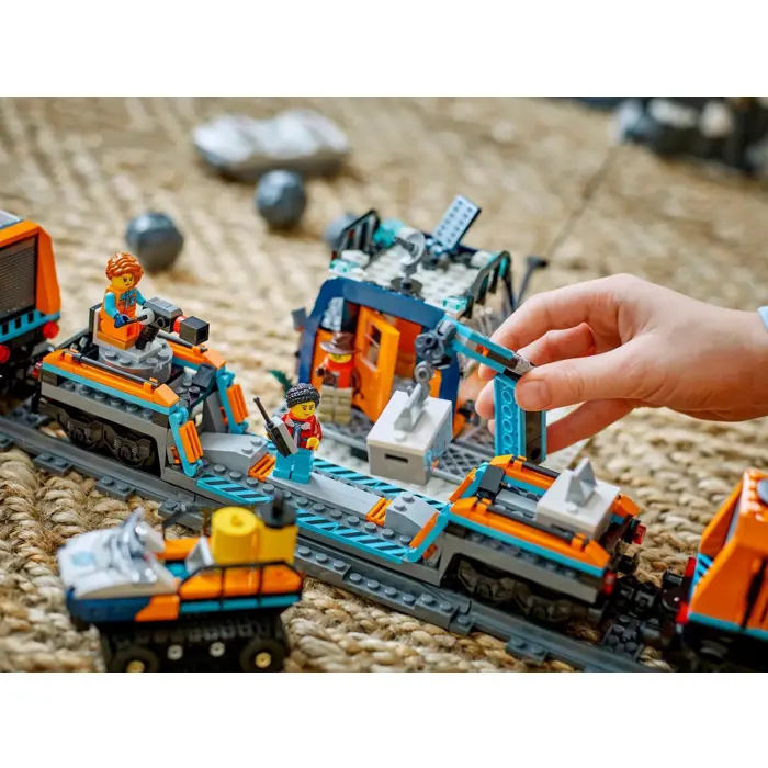 lego-city-60470-explorers-artic-polar-express-train-18123-klolegleg1828.webp