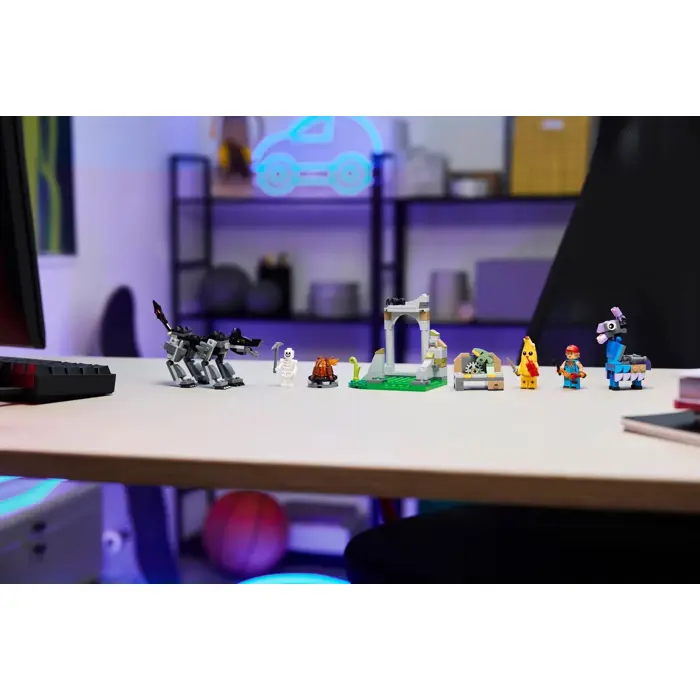 lego-fortnite-77075-peely-sparkplugs-camp-20083-klolegleg1860.webp