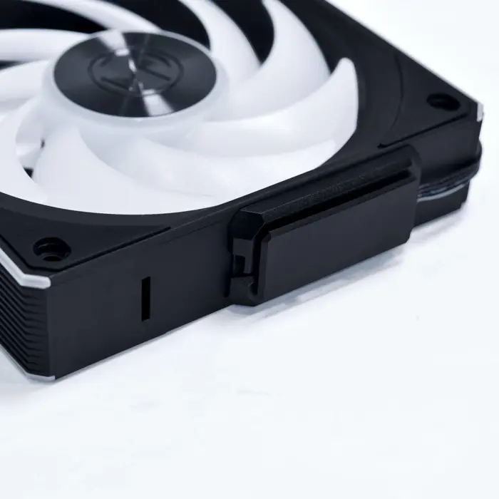 lian-li-uni-fan-cl-wireless-lufter-120mm-schwarz-12cl1w1b-18427-luli-141-ck.webp