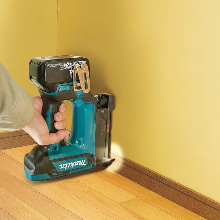 makita-dpt353z-nailerstaple-guns-battery-23483-wlononwcrchk2.webp