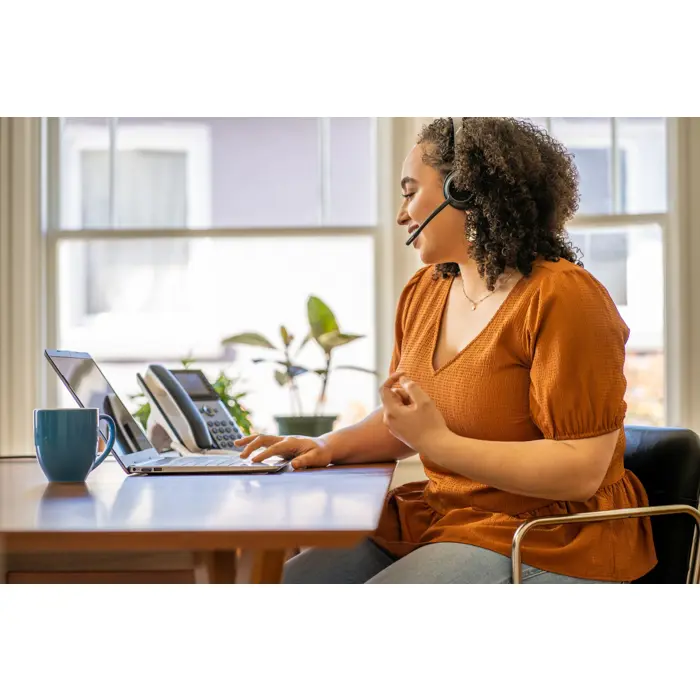 poly-voyager-4320-microsoft-teams-certified-usb-c-headset-bt-79064-wlononwcrfiwl.webp