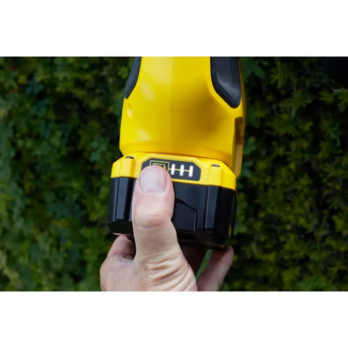 st-hedge-trimmer-v20-45cm-1x40ah-sfmcph845m1-13288-wlononwcrchpy.webp