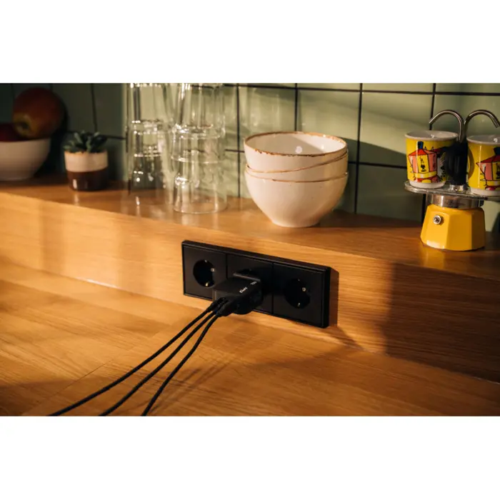 verbatim-mini-gan-zidni-punjac-70w-pd-qc-30-2x-usb-c-1xusb-a-47064-v032229.webp