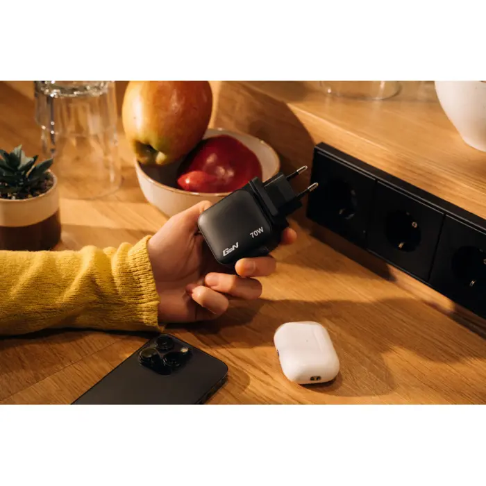 verbatim-mini-gan-zidni-punjac-70w-pd-qc-30-2x-usb-c-1xusb-a-49676-v032229.webp