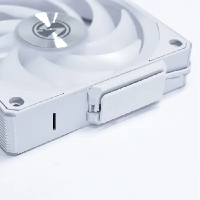 white-wireless-lian-li-uni-fan-3-pack-fan-120mm-57384-wlononwcrmttt.webp