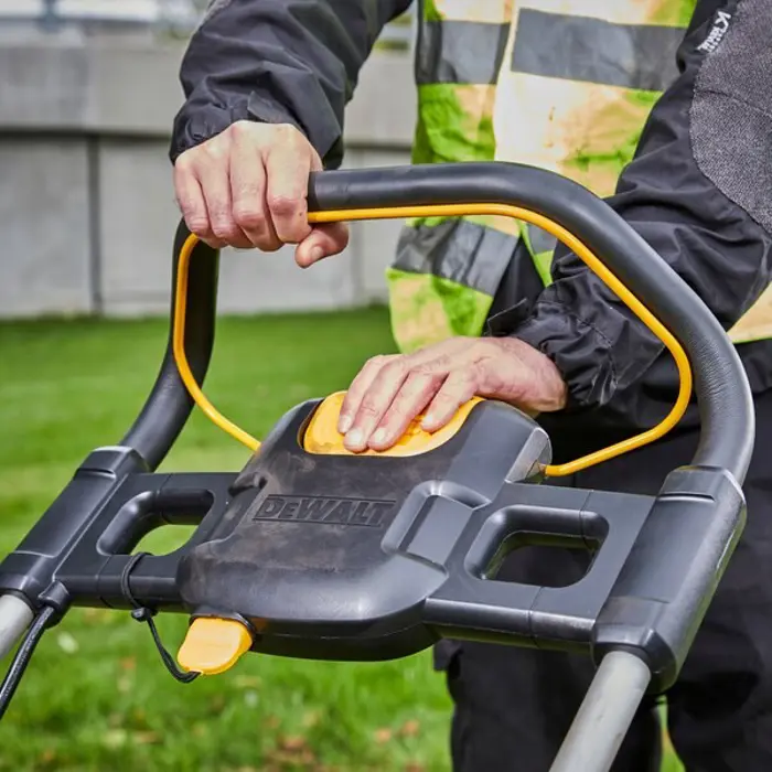 xr-2x18v-lawn-mower-with-aku-5ah-load-48cm-94615-wlononwcree60.webp